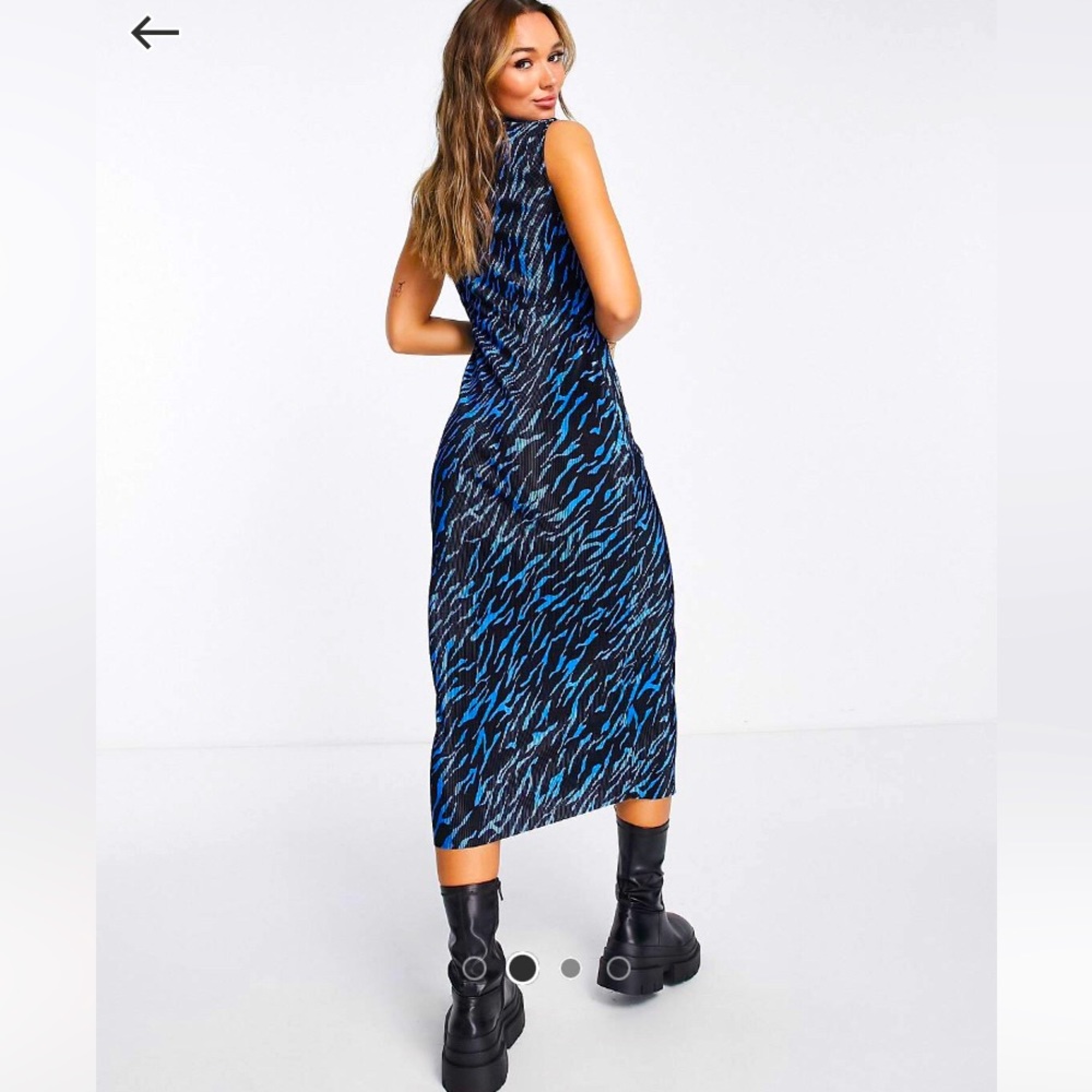 LAST CHANCE Topshop plisse dress